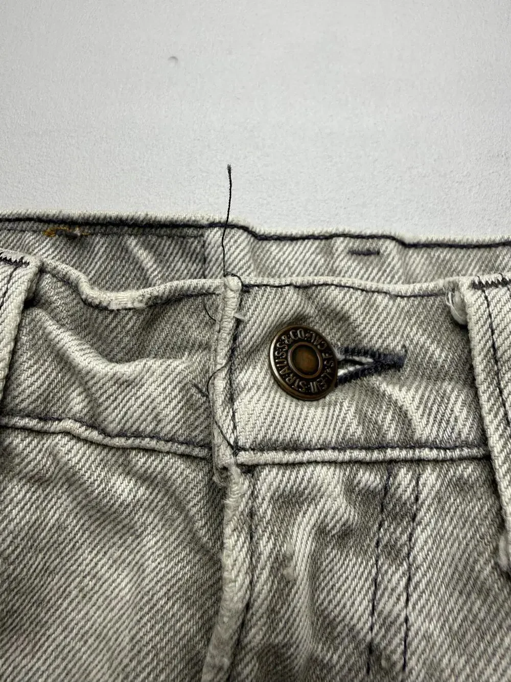 Vintage Levis Jeans Mens 32x32 Gray Acid Wash Denim Straight Distressed USA VTG